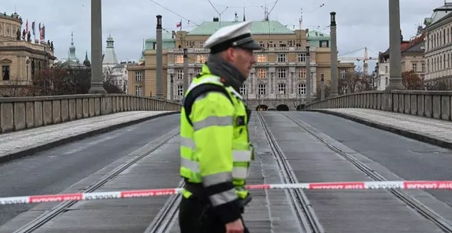 Al menos 15 muertos y decenas de heridos en un tiroteo en el centro de Praga