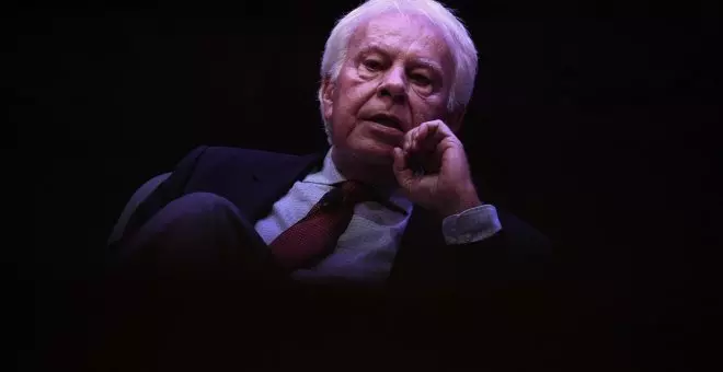 Felipe González, a favor de la nuclear y contra las renovables: "Son energías limpias porque alguien lo sacramentó"