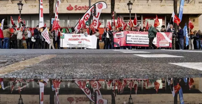 Amplio seguimiento de la primera huelga en la banca después de 40 años por la mejora de los salarios