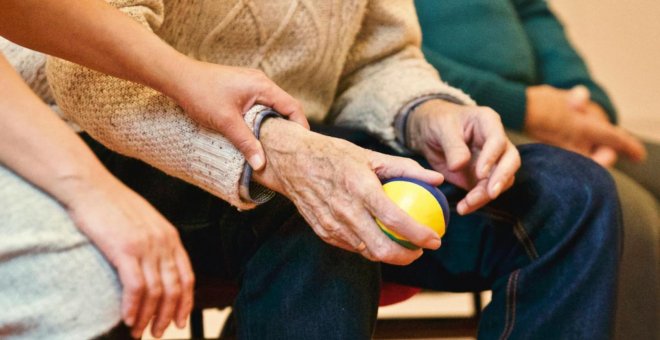 Escuela de Cuidadores, la base para atender a las personas