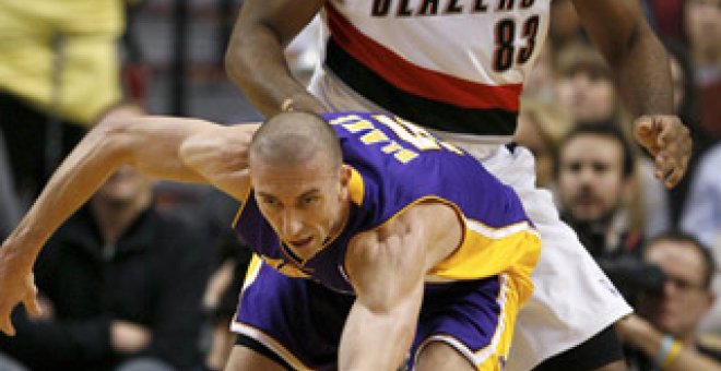 Carbón para los Lakers en Portland