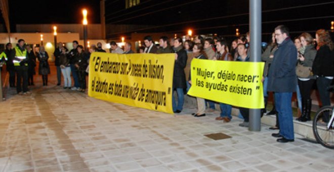 Otra asociación pide cuentas a Mato por el cobro del aborto en Balears