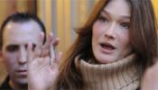 Carla Bruni niega haberse quedado con dinero de la lucha contra el sida