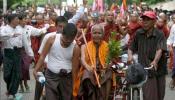 Los monjes reanudan las protestas pese a la amenaza del régimen militar birmano