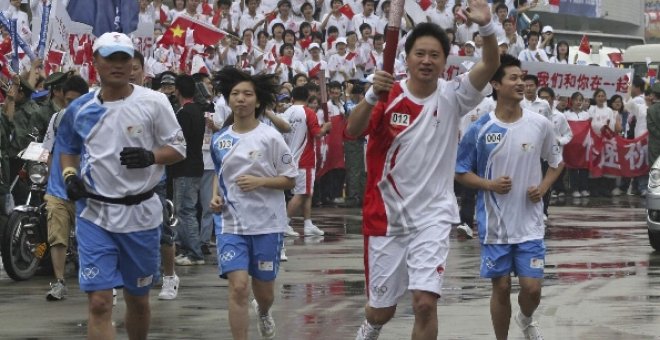El segundo día con la antorcha hace realidad el viejo sueño olímpico de Shanghai