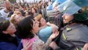 Enfrentamientos en Nápoles entre ciudadanos y policías por los nuevos basureros