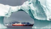 Rescatadas 154 personas de un crucero antes de irse a pique en el Océano Antártico