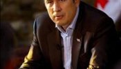 Saakashvili dimite para presentarse a la reelección y la oposición reanuda la protesta