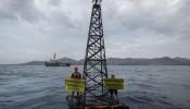 Greenpeace simula un derrame de petróleo en Lanzarote