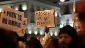 Centenares de personas protestan en Madrid contra la política migratoria