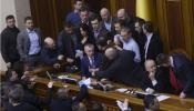 Los diputados ucranianos se enfrentan en el Parlamento