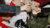 Más de la mitad de los adolescentes va de botellón