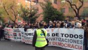 Cientos de personas declaran 'non grato' a Gallardón en Barcelona