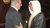 El rey llega a Kuwait acompañado de empresarios