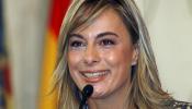 La alcaldesa de Alicante imputada en el 'Brugal' maniobra para ganar tiempo y renuncia a su escaño