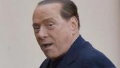Berlusconi empieza a cuidar ancianos para evitar la cárcel