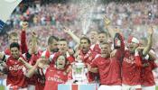 El Arsenal levanta su primer título en nueve años