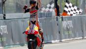 Márquez pone la quinta con remontada