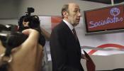 Rubalcaba apoya al nuevo rey y zanja el debate de su Ejecutiva entre monarquía y República