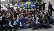 Policía desaloja por la fuerza La Madreña, el 'Can Vies' asturiano