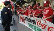 Trabajadores de Coca-Cola se concentran ante la Audiencia donde se celebra el juicio contra el ERE