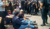 La Policía expulsa a los manifestantes de 'Rodea el Congreso'