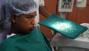 Extraen 232 piezas dentales a un joven tras 6 horas de operación en la India