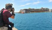 El Costa Concordia concluye su último viaje y se prepara para su demolición