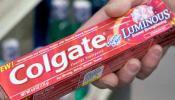 Investigan el poder cancerígeno de un químico de la pasta de dientes Colgate Total