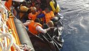 Casi 350 personas rescatadas en el Estrecho a bordo de pateras de juguete