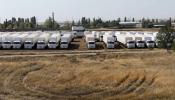 Ucrania deja pasar a los camiones rusos con ayuda humanitaria tras la mediación de Cruz Roja