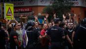 Tensa manifestación en Madrid contra un edificio okupado por neonazis