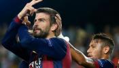 Piqué evita el primer borrón de Luis Enrique