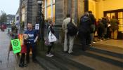 Abren los colegios electorales en Escocia