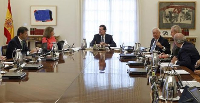 Rajoy avisa a Mas de las "graves consecuencias" de su "vía ilegal"