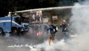 Choques de manifestantes con policías en Nápoles durante la reunión del BCE