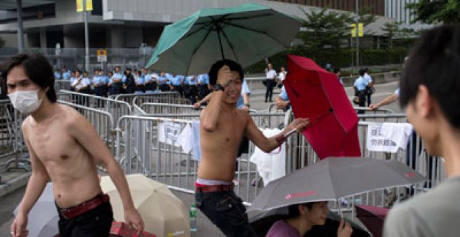 Se eleva la tensión en Hong Kong entre los manifestantes y los pro Pekín