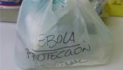 Centros de salud reciben en bolsas de hipermercado los trajes anti-ébola