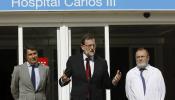 Rajoy emula a Fraga en Palomares y visita a la enfermera contagiada de ébola