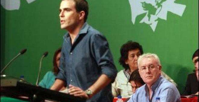 IU llama a "rebelarse" el 20-N contra la "dinastía" de PSOE y PP