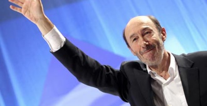 Rubalcaba acusa a Aznar de entorpecer el final de ETA