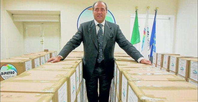 "Berlusconi está encerrado en su búnker como un Gadafi cualquiera"