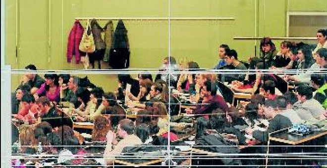 La universidad da el doble de lo que recibe