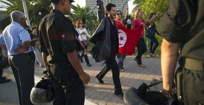 Los islamistas arrasan en las primeras elecciones libres de Túnez
