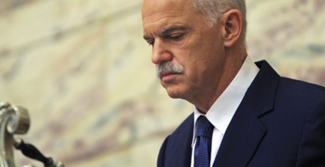 Papandreu pierde a una diputada tras el anuncio del referéndum