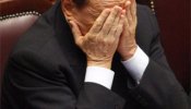 La posible dimisión de Berlusconi no salva a la deuda italiana