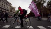 Equo pide en bicicleta menos coches en las calles