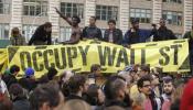 La Policía desaloja por la fuerza a los indignados de Occupy Wall Street