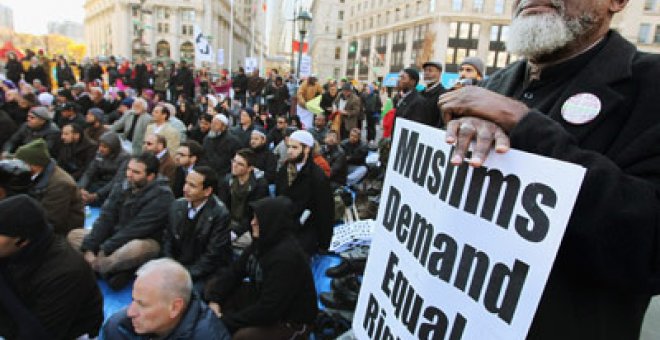 Los musulmanes protestan por la represión policial en EEUU