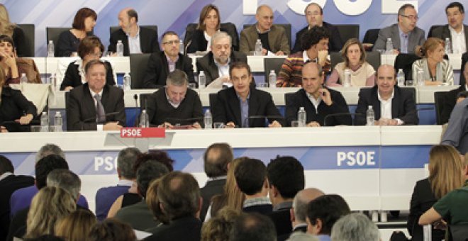 El PSOE afronta "herido" la búsqueda de un nuevo rumbo